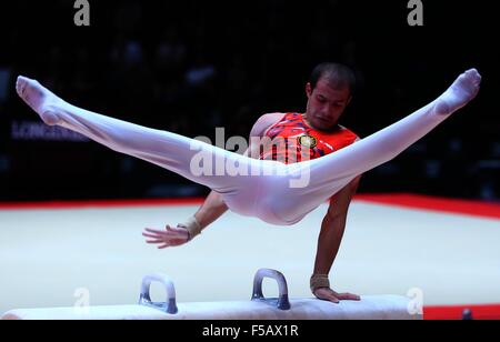 Glasgow, Ecosse. 31 octobre, 2015. Merdinyan Harutyun d'Arménie fait concurrence au Cheval-arçons finale au 46e Championnats du monde de gymnastique artistique à l'ETI Hydro Arena de Glasgow, Ecosse, Grande-Bretagne le 31 octobre 2015. © Gong Bing/Xinhua/Alamy Live News Banque D'Images