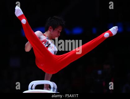 Glasgow, Ecosse. 31 octobre, 2015. Kazuma Kaya du Japon fait concurrence au Cheval-arçons finale au 46e Championnats du monde de gymnastique artistique à l'ETI Hydro Arena de Glasgow, Ecosse, Grande-Bretagne le 31 octobre 2015. © Gong Bing/Xinhua/Alamy Live News Banque D'Images