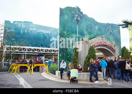 En attente pour le Studio Tram Tour Walt Disney Studios Disneyland Paris Marne-la-Vallée Chessy France Banque D'Images