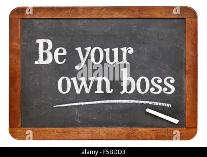 Être votre propre patron - self employment concept - craie blanche du texte sur un tableau noir ardoise vintage Banque D'Images