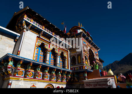 Badrinath, Garhwal Himalaya, Inde. Le temple de Badrinath, l'un des endroits de pèlerinage les plus sacrés de l'Hindouisme Banque D'Images