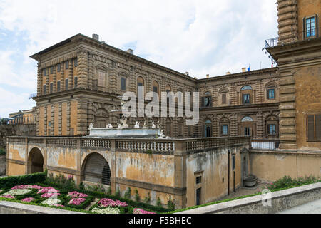 Italy-August,26,2014:particulier du palais Pitti vue depuis le jardin de Boboli au cours d'une journée ensoleillée . Banque D'Images