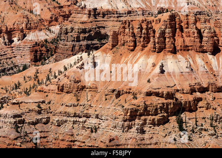 Vues d'érosions de grès dans l'Amphithéâtre, Cedar Breaks National Monument, Utah, USA Banque D'Images