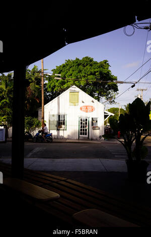 Boulangerie de la vieille ville de Key West, FL USA - à l'angle des rues Grinnell et Eaton. Bon exemplaire, zone de tir lointain. Banque D'Images