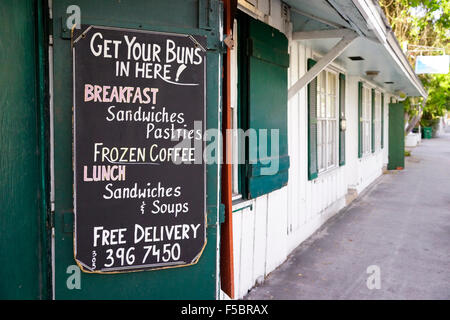 Boulangerie de la vieille ville de Key West, FL USA - à l'angle des rues Grinnell et Eaton. Retourne ici ! Panneau à l'entrée Banque D'Images