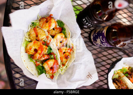 Garbo's Grill panier alimentaire / miam miam dans les tortillas de farine de crevettes, mangue et gingembre crevettes émaillés de Habanero / Key West Florida USA Banque D'Images