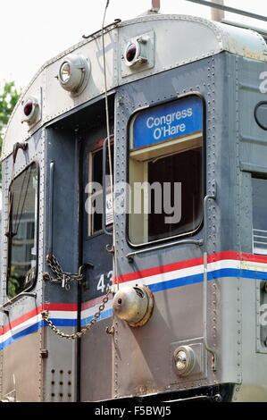 South Elgin, Illinois, États-Unis. Un morceau de l'équipement de transport rapide CTA de Chicago, retiré depuis longtemps, se trouve sur une piste prête à l'emploi dans un musée de la banlieue de Chicago. Banque D'Images