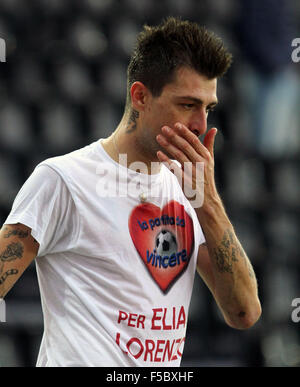 Udine, Italie. 1er novembre 2015. La Sassuolo defender Francesco Acerbi gestes à la fin de Serie A italienne match de football entre l'Udinese Calcio v Sassuolo Calcio au stade Friuli le 1 novembre, 2015 à Udine. Credit : Andrea Spinelli/Alamy Live News Banque D'Images