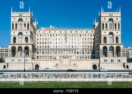 Le bâtiment du gouvernement à la Chambre sur Neftcilar Avenue à Bakou, la capitale de l'Azerbaïdjan. Banque D'Images