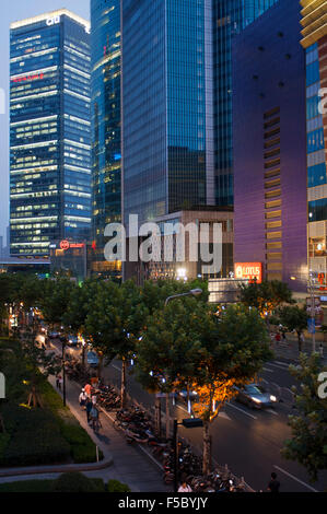 Pundong Area, Shanghai. Gratte-ciel près de la SFI. Shanghai International Finance Centre, généralement abrégé comme Shanghai, la SFI est un c Banque D'Images