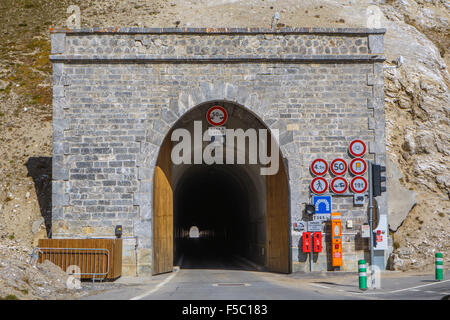 Tunnel au Col du Galibier col de montagne, France Banque D'Images