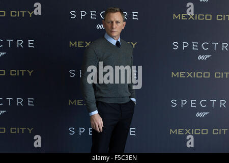 La ville de Mexico, Mexique. 1er novembre 2015. L'acteur britannique Daniel Craig pose pendant la photocall pour promouvoir de nouveaux James Bond film 'Stinger' dans la ville de Mexico, capitale du Mexique, le 1 novembre, 2015. Credit : Alejandro Ayala/Xinhua/Alamy Live News Banque D'Images
