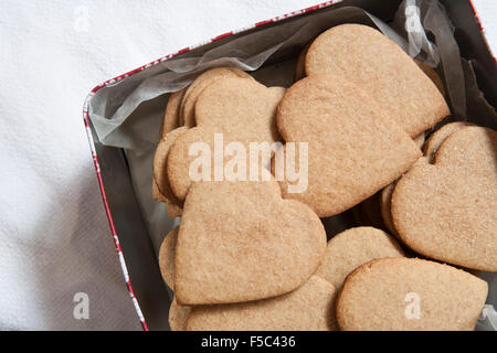 Cookies biscuits Graham Heart-Shaped contenant de l'étain Banque D'Images