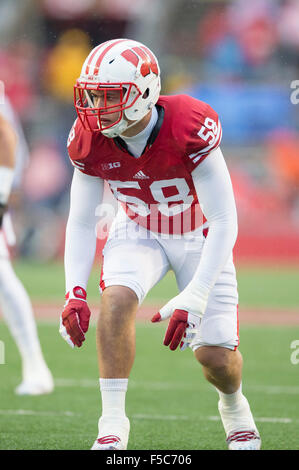 Madison, WI, USA. 31 octobre, 2015. Wisconsin Badgers secondeur Joe Schobert # 58 au cours de la NCAA Football match entre le Rutgers Scarlet Knights et le Wisconsin Badgers au Camp Randall Stadium à Madison, WI. Le Wisconsin a défait 48-10 Rutgers. John Fisher/CSM/Alamy Live News Banque D'Images