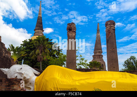 Bouddha couché du Wat Yai Chai Mongkhon Wihan, Ayutthaya, Thaïlande Banque D'Images