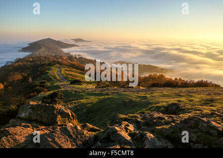 Collines de Malvern, Royaume-Uni, 06th Nov, 2015. Le Malvern hills se dorer sous le soleil le dimanche 1er novembre le jour de novembre le plus chaud depuis 70 ans Crédit : Richard Sheppard/Alamy Live News Banque D'Images