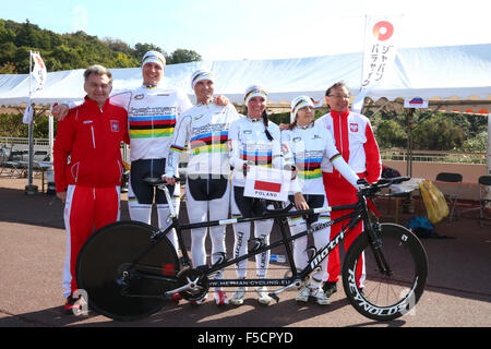 Cycle japonais sportscenter, Shizuoka, Japon. 1er novembre 2015. Groupe de l'équipe Pologne (POL), 1 novembre 2015 - Coupe de paracyclisme Paracyclisme : Japon Course sur route 2015 cycle japonais sportscenter, Shizuoka, Japon. © Ito Shingo/AFLO SPORT/Alamy Live News Banque D'Images