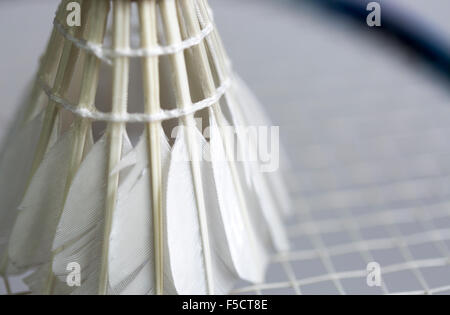 Volant sur la raquette de Badminton close up Banque D'Images