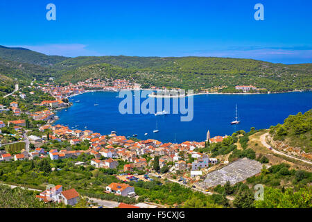 Île de Vis bay vue aérienne, la Dalmatie, Croatie Banque D'Images