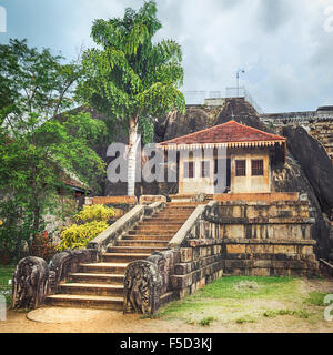 Isurumuniya Vihara dans le monde sacré du patrimoine de la ville d'Anuradhapura, Sri Lanka. Panorama Banque D'Images