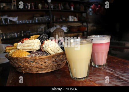 La chicha - un sud-américain ou non-fermenté boisson fermentée dérivés du maïs (maïs) Banque D'Images