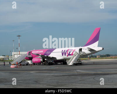 Wizzair passenger jet à l'aéroport de Ciampino à Rome, Italie Banque D'Images