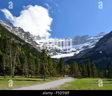 Sentier de randonnée au cirque de Gavarnie dans les Pyrénées Banque D'Images