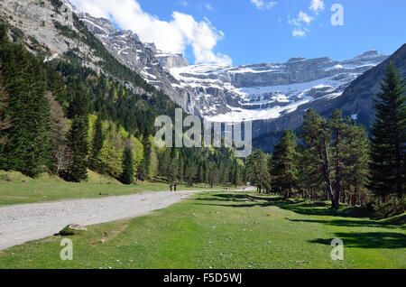 Sentier de randonnée au cirque de Gavarnie dans les Pyrénées Banque D'Images