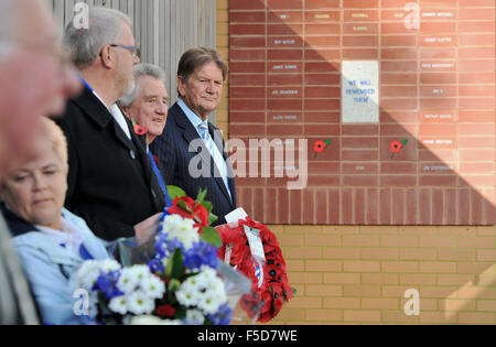 Sir John Madejski (Co-Président de football Club de lecture ) prend part à l'occasion d'un service avant le ciel parier match de championnat entre la lecture et le Brighton and Hove Albion au Madejski Stadium dans la lecture. Le 31 octobre 2015. Banque D'Images