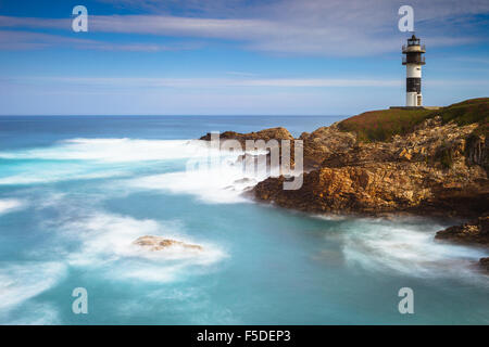 Une longue exposition de l'image phare de Ribadeo. Plaza de Ribadeo, Lugo, Galice, Espagne. Banque D'Images