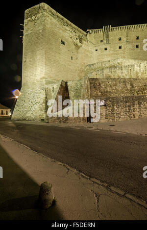 Juan Fernandez de Heredia palais fortifié par nuit. Mora de Rubielos, Comarca de Gudar-Javalambre, Teruel, Aragon, Espagne Banque D'Images