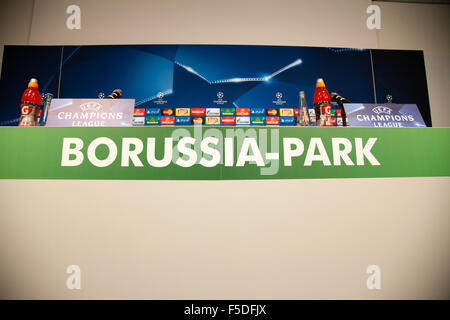 Moenchengladbach, Allemagne. 09Th Nov, 2015. Salle de conférence de presse de Borussia Mönchengladbach avant de groupe de la Ligue des Champions match contre la Juventus. Crédit : Daniel Kaesler/Alamy Live News Banque D'Images