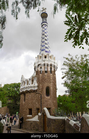 L'imagination dans la conception architecturale, le Parc Guell offre le voyageur d'un aperçu du grand talent de l'architecte. Banque D'Images