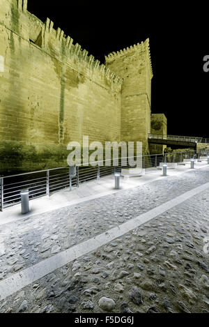 Juan Fernandez de Heredia palais fortifié par nuit. Mora de Rubielos, Comarca de Gudar-Javalambre, Teruel, Aragon, Espagne Banque D'Images