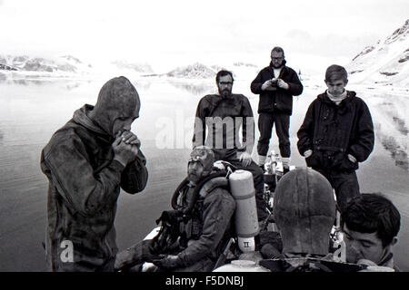 Le HMS Endurance navire hydrographique britannique de l'Antarctique Antarctique Grahamland plongée plongeurs partie 1973 Banque D'Images