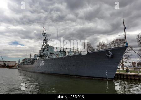 Le NCSM Haida légendaire, un des destroyers de classe qui a servi dans la seconde guerre mondiale. Banque D'Images