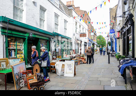 Antiquaires, jaugée à pied, Hampstead, London Borough of Camden, Greater London, Angleterre, Royaume-Uni Banque D'Images