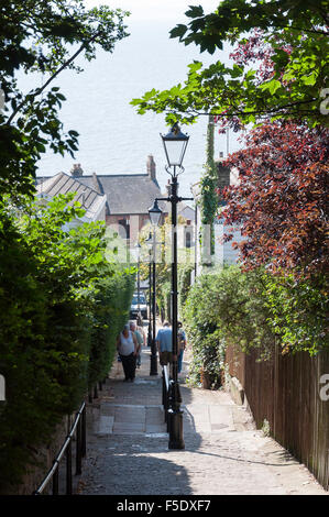 Church Hill comme suit pour Old Leigh, Leigh-on-Sea, Essex, Angleterre, Royaume-Uni Banque D'Images