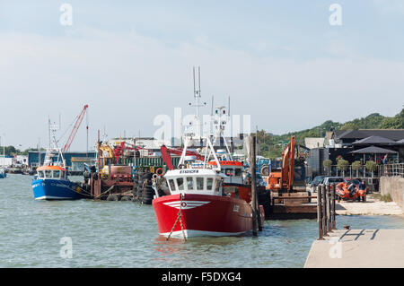 Bateaux de pêche au Port, Vieille Leigh, Leigh-on-Sea, Essex, Angleterre, Royaume-Uni Banque D'Images