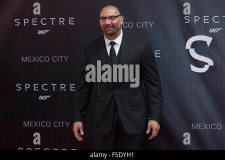 La ville de Mexico, Mexique. 2e Nov, 2015. Acteur Dave Bautista pose pendant le tapis rouge du film 'Stinger' de la saga James Bond dans la ville de Mexico, capitale du Mexique, le 2 novembre 2015. Credit : Alejandro Ayala/Xinhua/Alamy Live News Banque D'Images