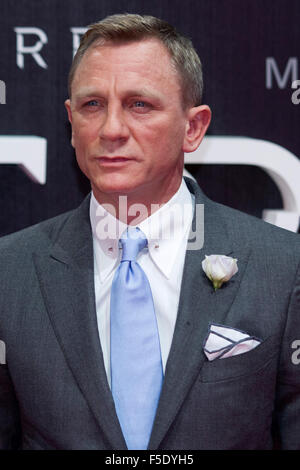 La ville de Mexico, Mexique. 2e Nov, 2015. L'acteur Daniel Craig pose pendant le tapis rouge du film 'Stinger' de la saga James Bond dans la ville de Mexico, capitale du Mexique, le 2 novembre 2015. Credit : Alejandro Ayala/Xinhua/Alamy Live News Banque D'Images