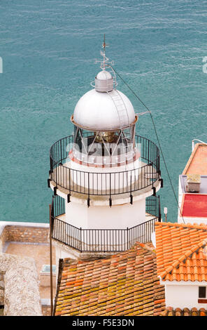 Leuchtturm à à la mer à Peñiscola, Valence, Espagne. Banque D'Images