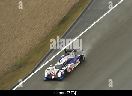 Le 1 novembre 2015 - Shanghai, République populaire de Chine - N - 01 Japon TOYOTA RACING. Toyota TS040 Hybrid, pneus Michelin. Les essayeurs Anthony Davidson (GBR), Sébastien Buemi (CHE) et Kazuki Nakajima (JPN). LE MANS PROTOTYPE 1. Durant les 6 heures de Shanghai au Circuit International de Shanghai. © Marcio Machado/ZUMA/Alamy Fil Live News Banque D'Images