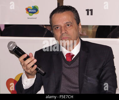 Londres, Royaume-Uni. 09Th Nov, 2015. Le ministre brésilien du Tourisme, Henrique Eduardo Alves, expose ses espoirs et ambitions pour les Jeux Olympiques de 2016 à Rio au World Travel Market, Excel Centre, London, UK Crédit : Motofoto/Alamy Live News Banque D'Images