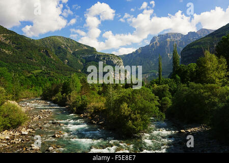 La Vallée de Broto, Parque Nacional de Ordesa, Pyrénées Centrales, Aragon, Espagne, Europe Banque D'Images