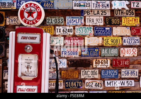 Vintage les plaques, trou dans la roche, de l'Utah, États-Unis d'Amérique, Amérique du Nord Banque D'Images