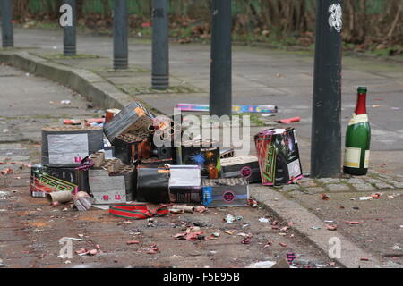 Les ordures laissées après les célébrations de la veille du Nouvel An Banque D'Images