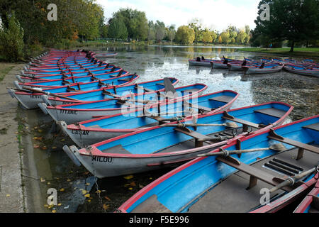 Bateaux à rames en bois de Vincennes, Paris, France, Europe Banque D'Images