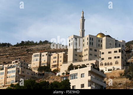 Mosquée et des bâtiments de la ville de Naplouse, en Cisjordanie, dans les territoires palestiniens, au Moyen-Orient Banque D'Images