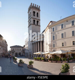 Palazza del Capitano del Popolo, Église Santa Maria sopra Minerva, la Piazza del Comune Square, assise, Ombrie, Italie Banque D'Images